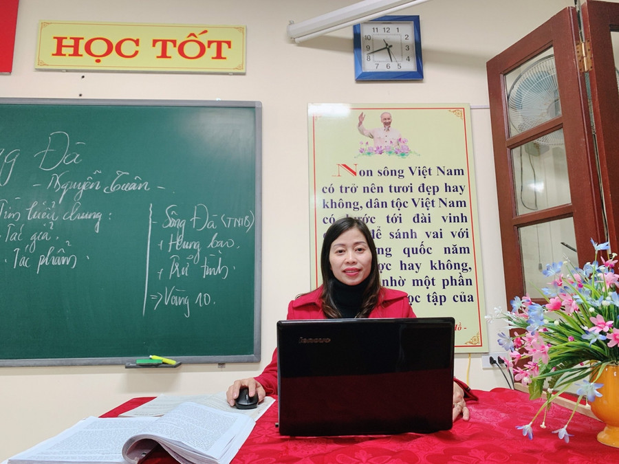 Sinh ra và lớn lên tại huyện đảo, cô Hoài quyết tâm theo đuổi ngành sư phạm để được đóng góp sức mình cho ngành giáo dục quê hương Sinh ra và lớn lên tại huyện đảo, cô Hoài quyết tâm theo đuổi ngành sư phạm để được đóng góp sức mình cho ngành giáo dục quê hương