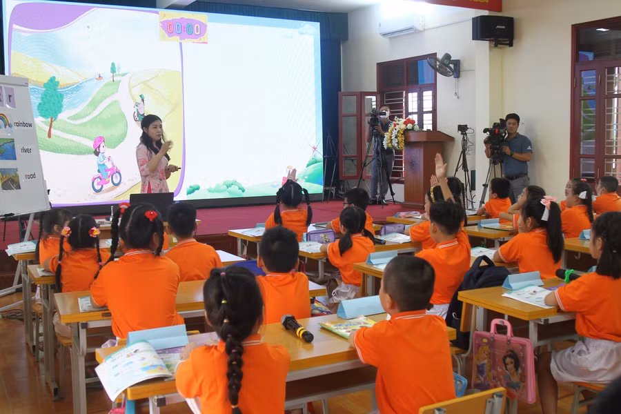 Giờ lên lớp của cô giáo Vũ Thị Kim Dung, Trường tiểu học An Đồng, huyện An Dương.