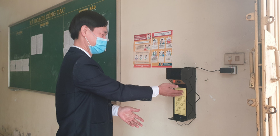 Máy khử khuẩn tay do học sinh Trường THCS An Đồng tự chế tạo Máy khử khuẩn tay do học sinh Trường THCS An Đồng tự chế tạo