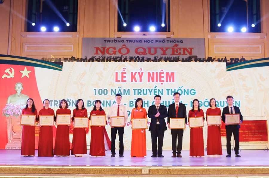 Trường THPT Ngô Quyền vinh dự nhận nhiều danh hiệu cao quý nhân dịp kỷ niệm 100 năm ngày thành lập
