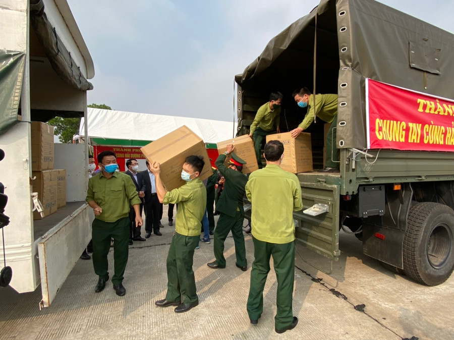 500 nghìn khẩu trang y tế được chuyển đến Hải Dương trong chiều 19/2