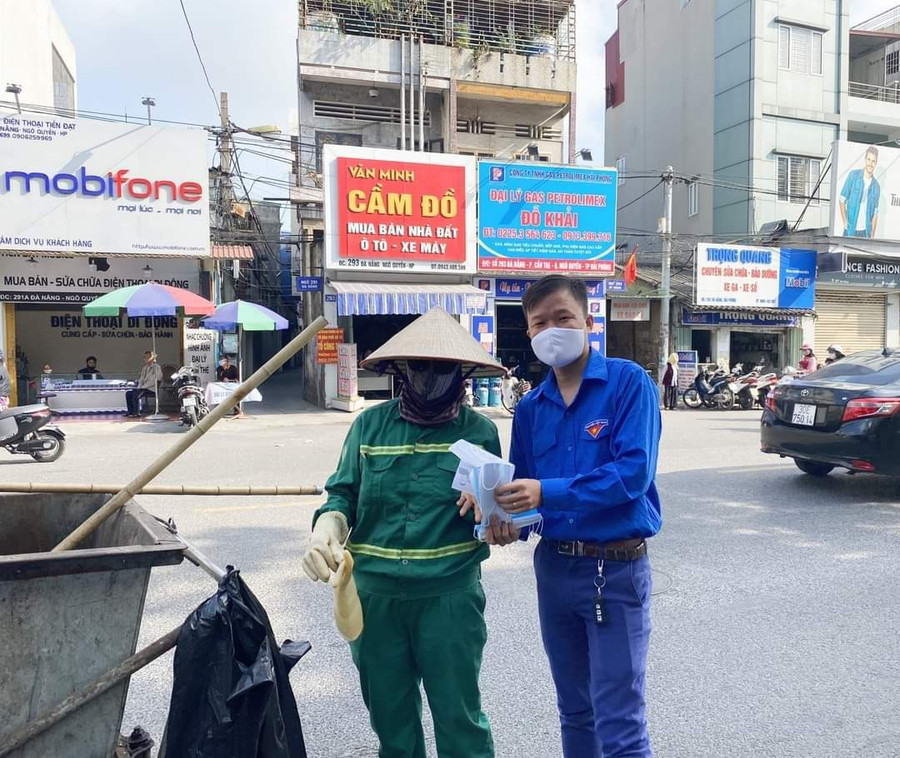 Anh Tài tích cực với phong trào chống dịch Covid-19 tại địa phương. Anh Tài tích cực với phong trào chống dịch Covid-19 tại địa phương.