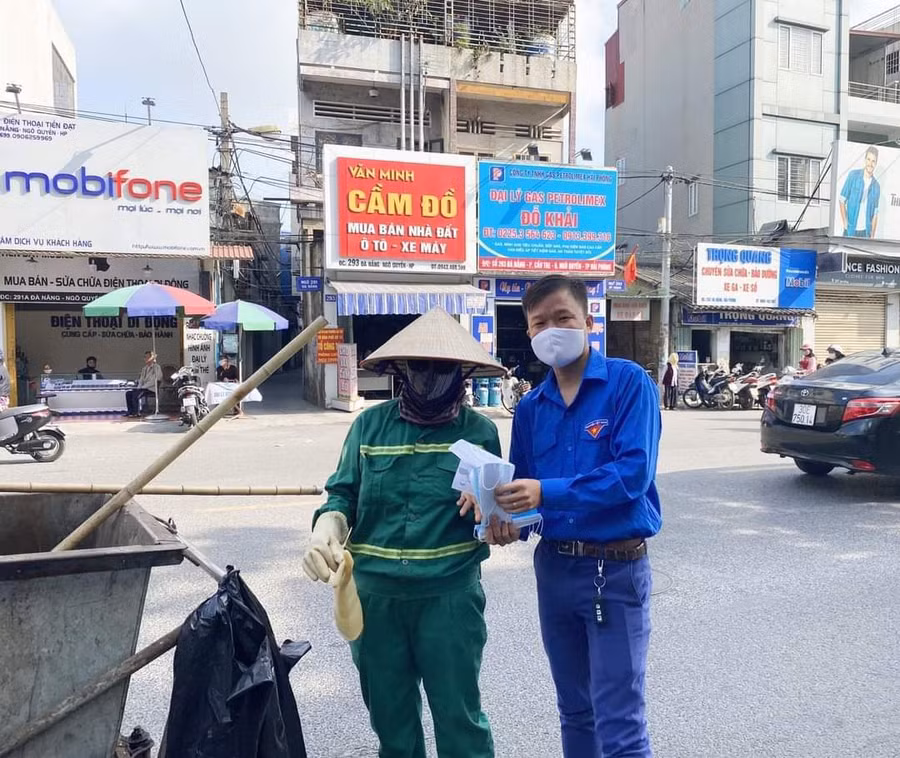 Anh Tài tích cực với phong trào chống dịch Covid-19 tại địa phương.