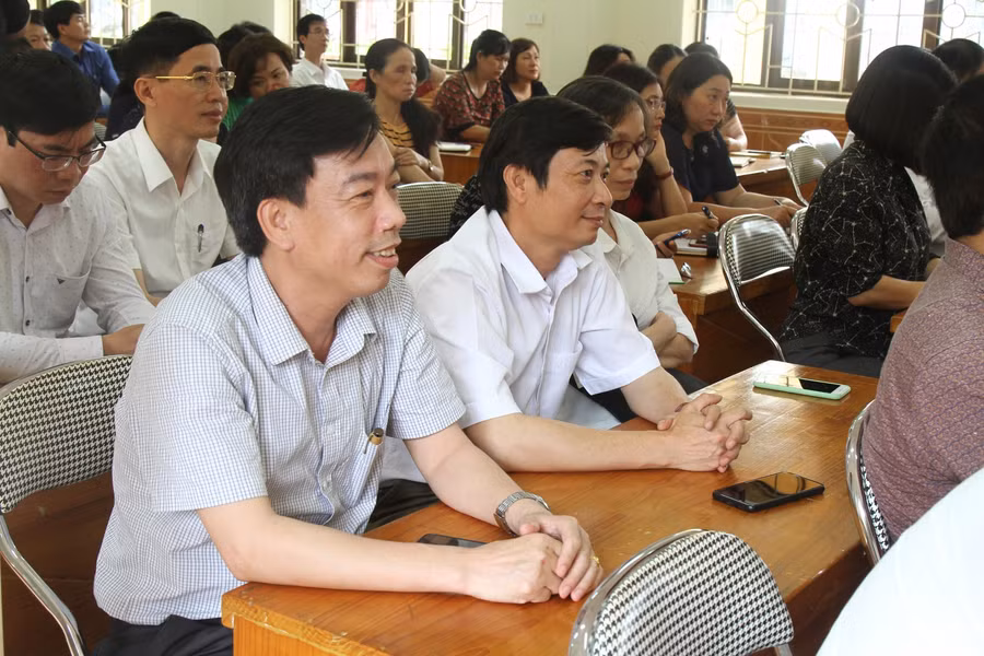 Cán bộ quản lý khối THPT tham dự Hội nghị