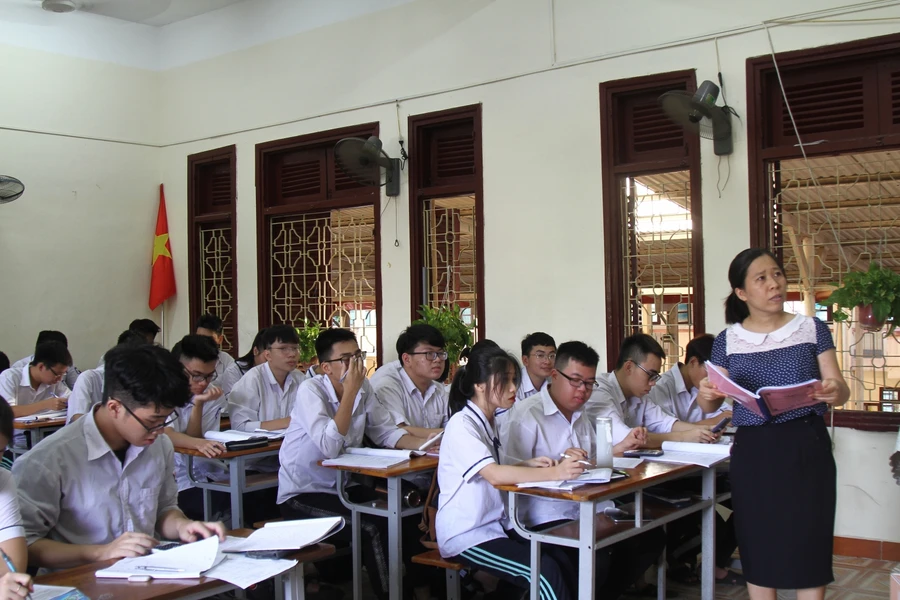 Các trường THPT đang hoàn thành chương trình năm học và sẵn sàng tăng tốc ôn thi cho học sinh.