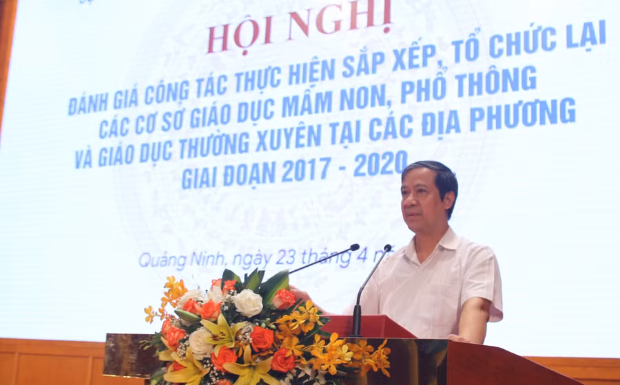 Bộ trưởng Nguyễn Kim Sơn nhấn mạnh, công tác tổ chức, sắp xếp lại các cơ sở giáo dục mầm non, phổ thông và giáo dục thường xuyên là vấn đề hệ trọng của ngành giáo dục.