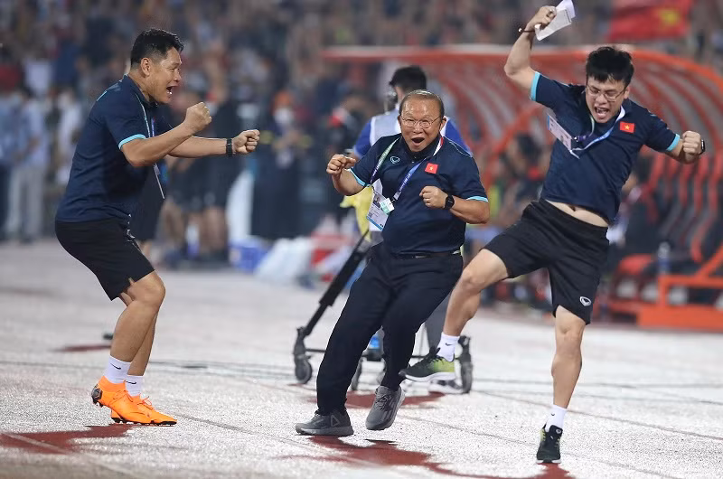 Huấn luyện viên Park Hang Seo ăn mừng chiến thắng trước Indonesia.