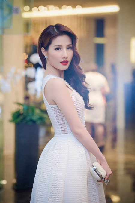 Diễm My 9x khoe sắc rạng ngời tại Hà Nội ảnh 5 Diễm My 9x khoe sắc rạng ngời tại Hà Nội ảnh 5