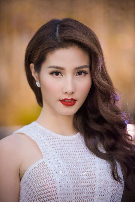 Diễm My 9x khoe sắc rạng ngời tại Hà Nội ảnh 6 Diễm My 9x khoe sắc rạng ngời tại Hà Nội ảnh 6