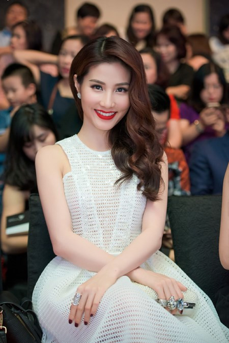 Diễm My 9x khoe sắc rạng ngời tại Hà Nội ảnh 2 Diễm My 9x khoe sắc rạng ngời tại Hà Nội ảnh 2