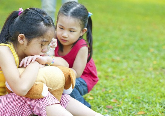 Chia sẻ sẽ giúp trẻ kết bạn tại sân chơi hay trường học. Ảnh minh họa. Chia sẻ sẽ giúp trẻ kết bạn tại sân chơi hay trường học. Ảnh minh họa.