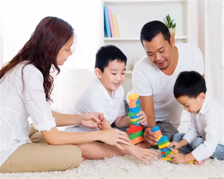 Một trong những kỹ năng sống quan trọng là biết cách sẻ chia. Ảnh minh họa.