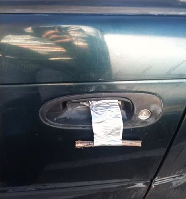 Đây là phát minh khi tay nắm cửa bị gãy.