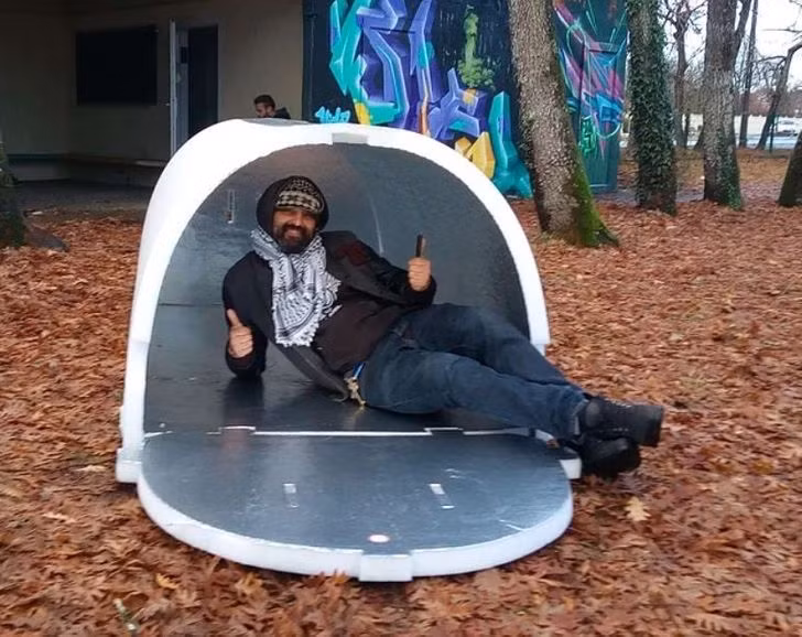 Những nơi trú ẩn biệt lập dành cho người vô gia cư này tự hào có khả năng cách nhiệt, giữ nhiệt cho cơ thể người. Chúng thậm chí còn có khả năng chống cháy tốt.