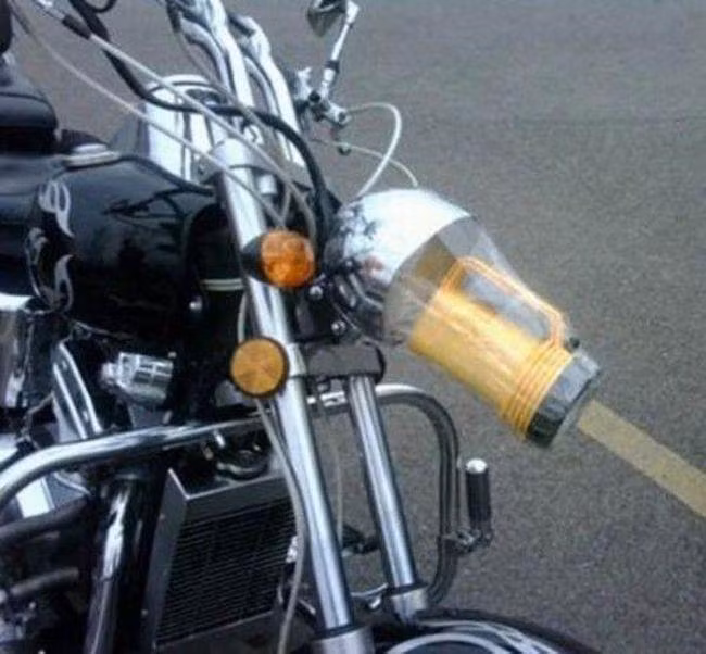 Chiếc đèn này chắc ban đêm xe đi sáng lắm nè.