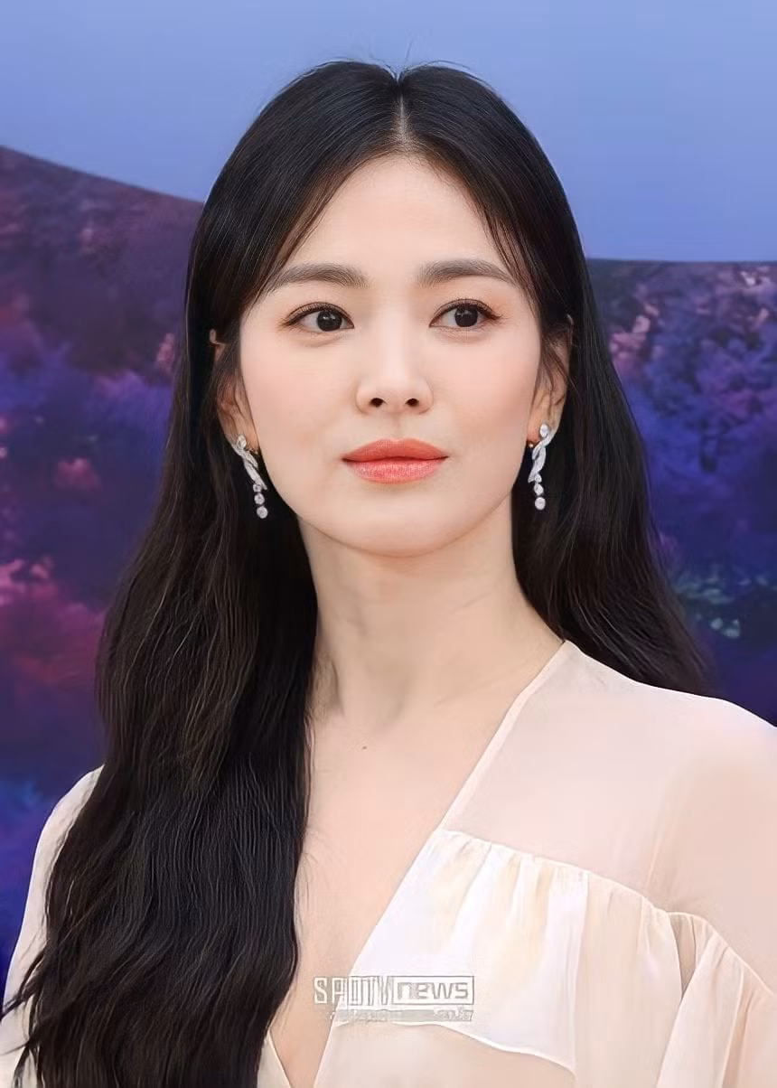 Song Hye Kyo xuất sắc giành giải Nữ diễn viên chính xuất sắc nhất tại Baeksang 2023.