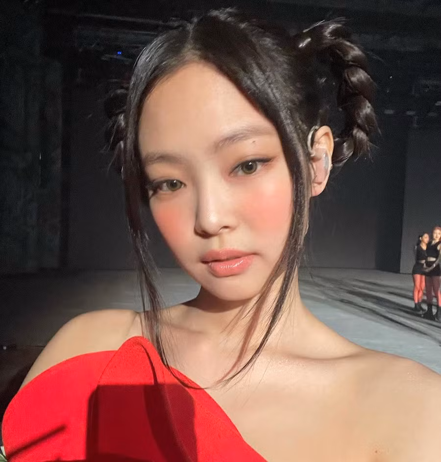 Một kiểu trang điểm phủ sương khác đang được ưa chuộng giúp cô nàng có vẻ ngoài tự nhiên, ngay cả khi trang điểm.