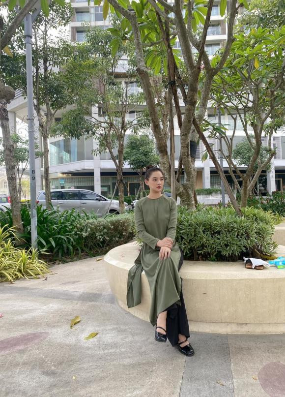 Thậm chí, nhiều người đã thừa nhận rằng, vợ cũ của Duy Nhân ngày càng nhuận sắc, cuốn hút và thần thái vô cùng sang chảnh. Cô chỉ cần trang điểm nhẹ nhàng cũng toát lên được những đường nét xinh đẹp và thanh tú trên gương mặt. Thậm chí, nhiều người đã thừa nhận rằng, vợ cũ của Duy Nhân ngày càng nhuận sắc, cuốn hút và thần thái vô cùng sang chảnh. Cô chỉ cần trang điểm nhẹ nhàng cũng toát lên được những đường nét xinh đẹp và thanh tú trên gương mặt.