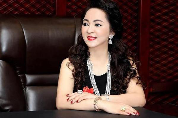 Bà Nguyễn Phương Hằng bị truy tố. Bà Nguyễn Phương Hằng bị truy tố.