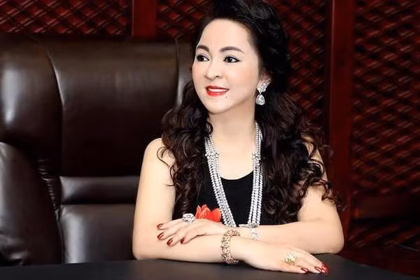 Bà Nguyễn Phương Hằng bị truy tố.