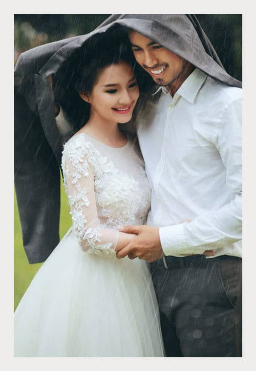 Tháng 5/2015, diễn viên Duy Nhân qua đời ở tuổi 29 khiến nhiều người xót xa. Đặc biệt nhiều khán giả đã bày tỏ sự thương cảm đối với vợ trẻ của anh là Kiều Oanh. Tháng 5/2015, diễn viên Duy Nhân qua đời ở tuổi 29 khiến nhiều người xót xa. Đặc biệt nhiều khán giả đã bày tỏ sự thương cảm đối với vợ trẻ của anh là Kiều Oanh.