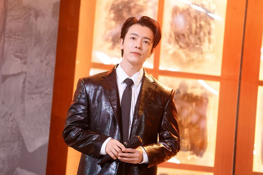 1. Donghae (Super Junior): Giọng ca chính, vũ công chính và rapper phụ của Super Junior, đã nhận được tổng cộng 849.509 phiếu bầu trong cuộc thăm dò! 1. Donghae (Super Junior): Giọng ca chính, vũ công chính và rapper phụ của Super Junior, đã nhận được tổng cộng 849.509 phiếu bầu trong cuộc thăm dò!