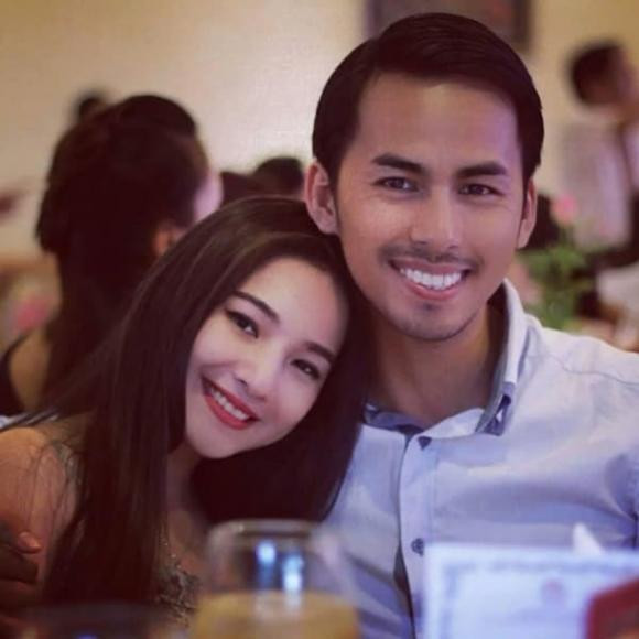 Kiều Oanh được biết đến là vợ của cố người mẫu, diễn viên Duy Nhân. Cặp đôi từng có 4 năm yêu nhau và kết hôn vào năm 2014. Tuy nhiên, chỉ hơn 3 tháng sau khi cưới, Duy Nhân phát hiện bệnh ung thư. Kiều Oanh được biết đến là vợ của cố người mẫu, diễn viên Duy Nhân. Cặp đôi từng có 4 năm yêu nhau và kết hôn vào năm 2014. Tuy nhiên, chỉ hơn 3 tháng sau khi cưới, Duy Nhân phát hiện bệnh ung thư.