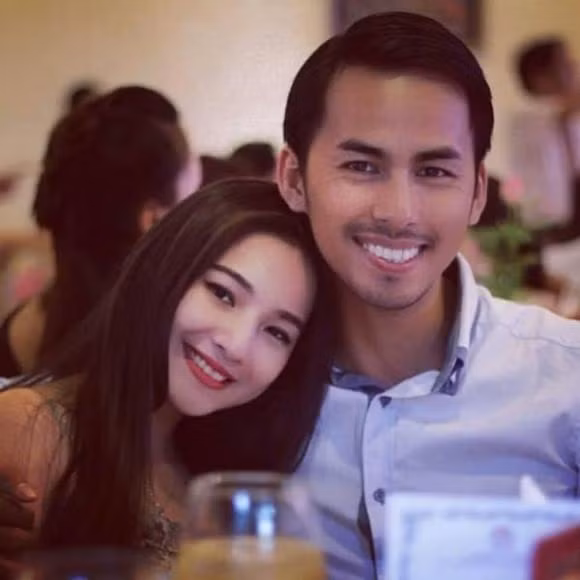 Kiều Oanh được biết đến là vợ của cố người mẫu, diễn viên Duy Nhân. Cặp đôi từng có 4 năm yêu nhau và kết hôn vào năm 2014. Tuy nhiên, chỉ hơn 3 tháng sau khi cưới, Duy Nhân phát hiện bệnh ung thư.