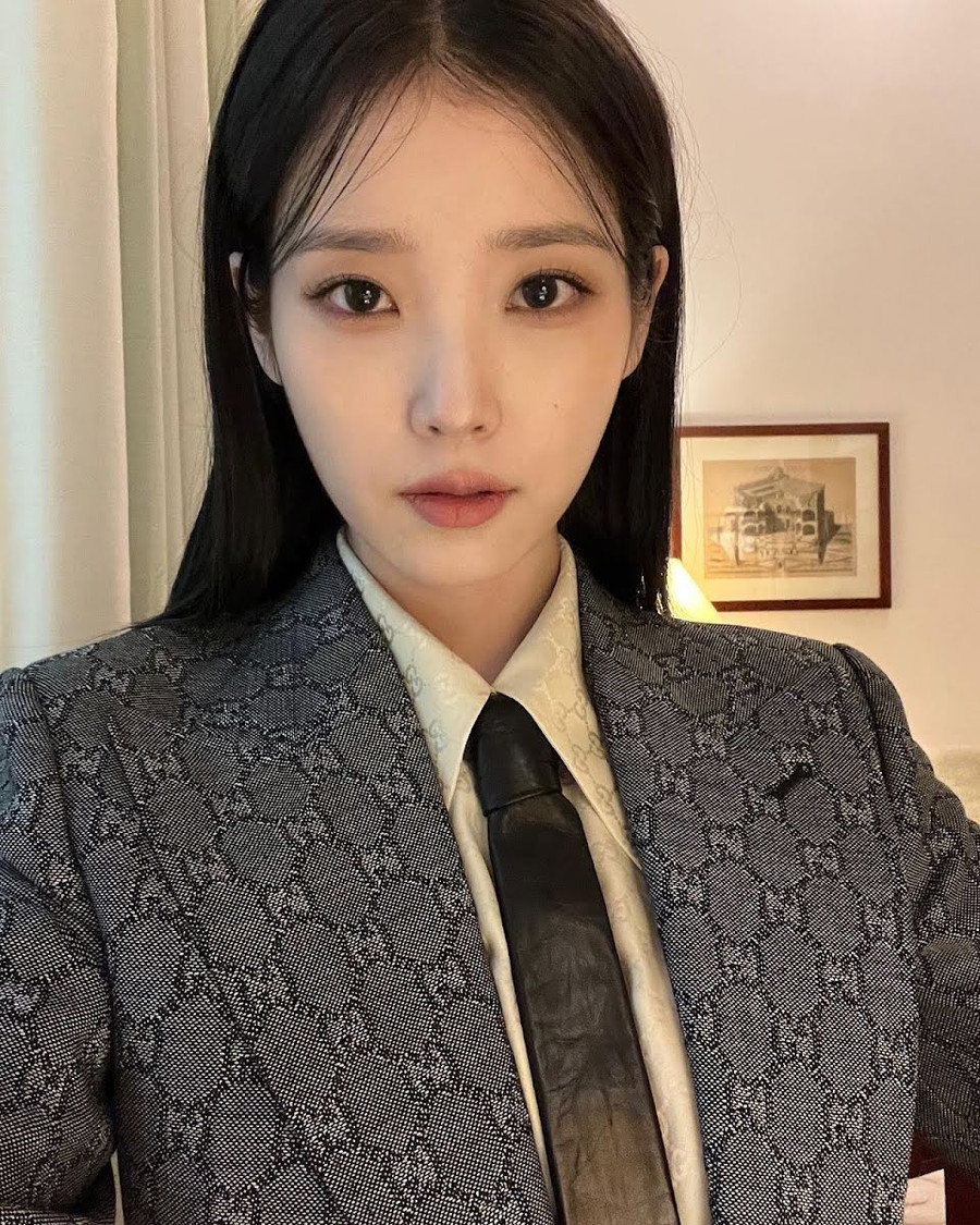 IU luôn được xem là một trong những ngôi sao nổi tiếng của Hàn Quốc cũng như trên thế giới. Cô ấy không bao giờ khiến người hâm mộ phải thất vọng bởi tài năng, cá tính và ngoại hình “không tuổi”. IU luôn được xem là một trong những ngôi sao nổi tiếng của Hàn Quốc cũng như trên thế giới. Cô ấy không bao giờ khiến người hâm mộ phải thất vọng bởi tài năng, cá tính và ngoại hình “không tuổi”.