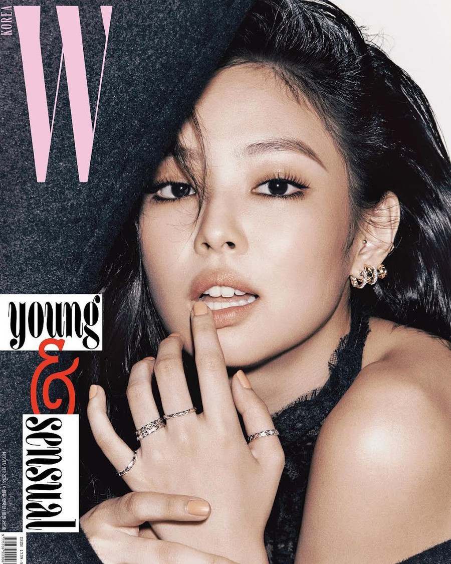 Đối với buổi chụp ảnh W Korea vào năm 2018, Jennie đã lựa chọn phong cách trang điểm làm nổi bật đôi mắt bằng phấn mắt lấp lánh và đường kẻ mắt nước màu đen để tạo hiệu ứng ấn tượng. Lớp trang điểm tinh tế và kiểu tóc lộng lẫy mang đến cho Jennie vẻ ngoài tuyệt đỉnh. Đối với buổi chụp ảnh W Korea vào năm 2018, Jennie đã lựa chọn phong cách trang điểm làm nổi bật đôi mắt bằng phấn mắt lấp lánh và đường kẻ mắt nước màu đen để tạo hiệu ứng ấn tượng. Lớp trang điểm tinh tế và kiểu tóc lộng lẫy mang đến cho Jennie vẻ ngoài tuyệt đỉnh.