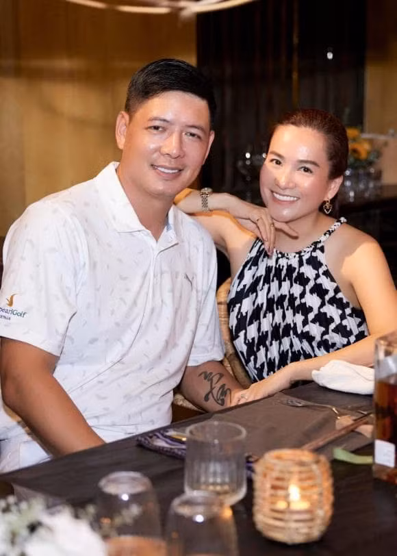 Dù trước đó, ở thời điểm mới kết hôn vào năm 2008, Bình Minh bị gắn mắc "ham vật chất" khi chấp nhận đến với Anh Thơ chỉ vì cô có nền tảng kinh tế vững chắc.