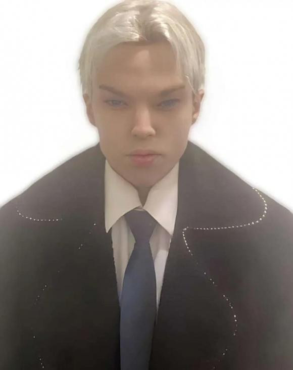 Nam diễn viên Saint Von Colucci (22 tuổi) đã qua đời sau khi trải qua 12 cuộc phẫu thuật để có ngoại hình giống với Jimin (BTS). Nam diễn viên Saint Von Colucci (22 tuổi) đã qua đời sau khi trải qua 12 cuộc phẫu thuật để có ngoại hình giống với Jimin (BTS).