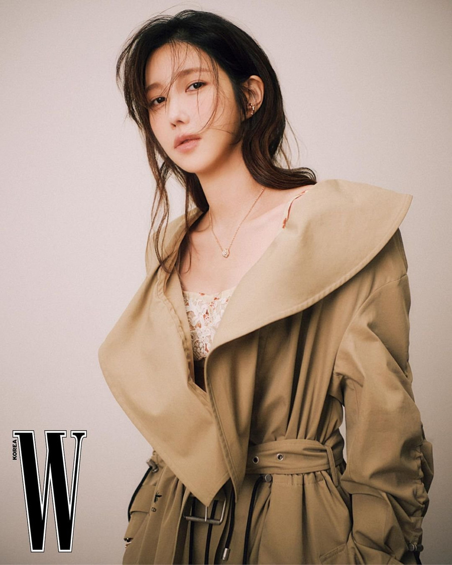 Nữ diễn Lee Ji Ah. Nữ diễn Lee Ji Ah.