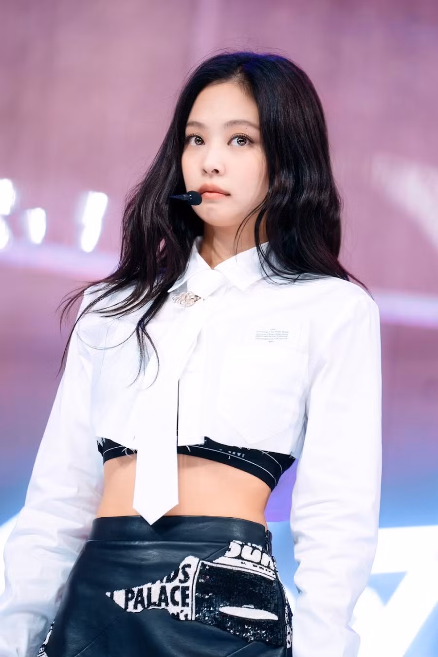6. Jennie (BLACKPINK): Rapper chính và ca sĩ chính của BLACKPINK, nhận được tổng cộng 25.317 phiếu bầu.