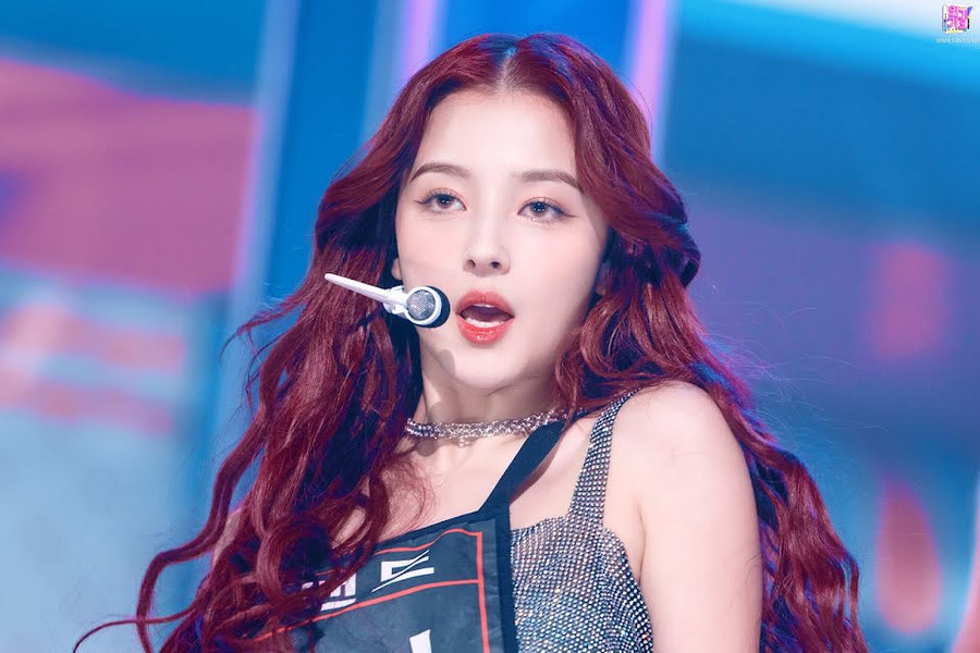 1. Nancy (MOMOLAND cũ): Cựu giọng ca chính, vũ công chính, visual và maknae của MOMOLAND, đã nhận được tổng cộng 386.779 phiếu bầu.
