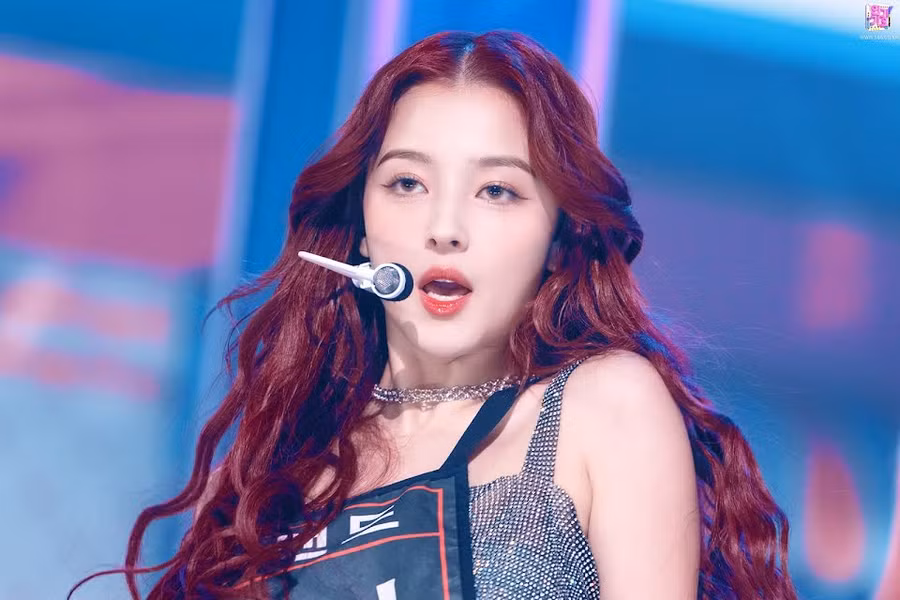 1. Nancy (MOMOLAND cũ): Cựu giọng ca chính, vũ công chính, visual và maknae của MOMOLAND, đã nhận được tổng cộng 386.779 phiếu bầu.