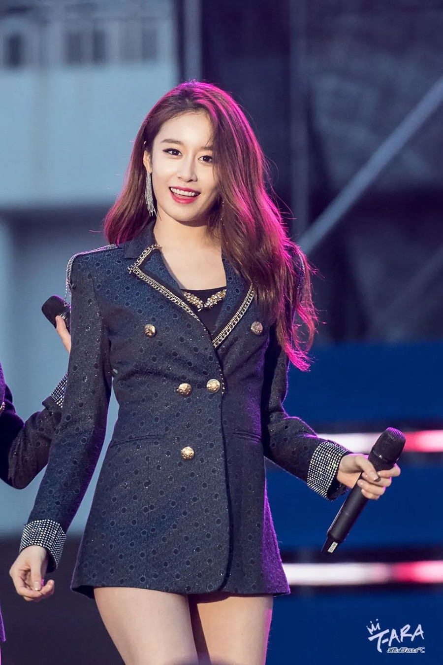 13. Jiyeon (T-ara): Vũ công chính, giọng ca chính, visual và maknae của T-ara, nhận được tổng cộng 9.228 phiếu bầu.