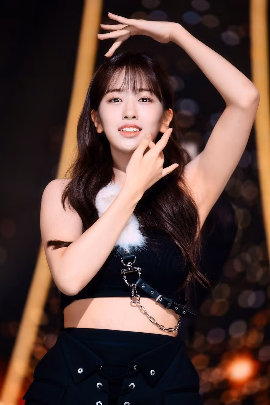 15. Yujin (IVE): Trưởng nhóm và giọng ca chính của IVE, đã nhận được tổng cộng 3.965 phiếu bầu trong cuộc bình chọn.