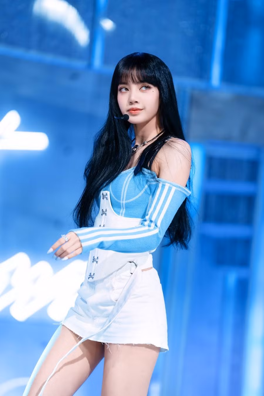 8. Lisa (BLACKPINK): Vũ công chính, rapper chính và maknae của BLACKPINK,nhận được tổng cộng 20.232 phiếu bầu.