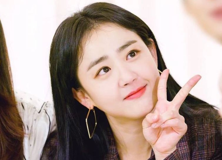 Moon Geun Young là một ngôi sao có gương mặt baby, nhỏ nhắn, đáng yêu. Moon Geun Young nhanh chóng chiếm được cảm tình của nhiều khán giả qua các tác phẩm phim truyền hình, nhưng bạn có tin được cô ấy đã 35 tuổi.
