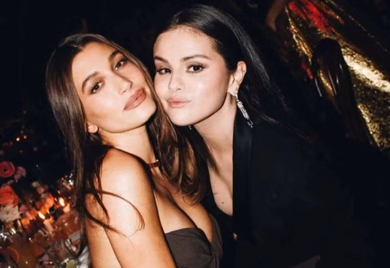 Hailey và Selena từng chụp ảnh thân mật cùng nhau.