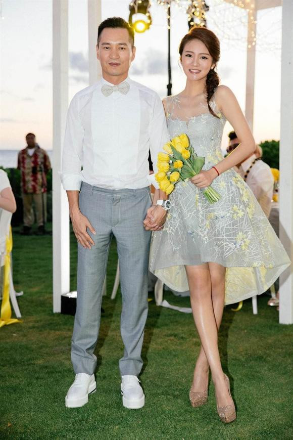 Nữ diễn viên An Dĩ Hiên và chồng Trần Vinh Luyện. Nữ diễn viên An Dĩ Hiên và chồng Trần Vinh Luyện.