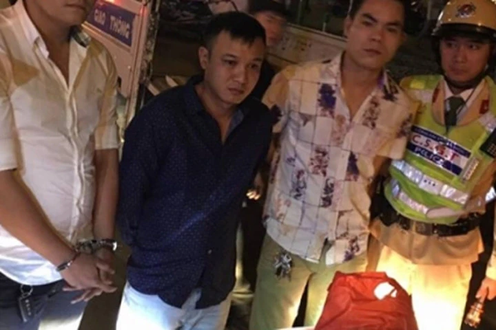 141 bắt 2 cựu cảnh sát trên ô tô có ma túy