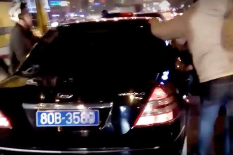 Ban Kinh tế TƯ thông tin về lái xe gây tai nạn rồi bỏ chạy - Ảnh 1 Ban Kinh te TU thong tin ve lai xe gay tai nan roi bo chay - Anh 1