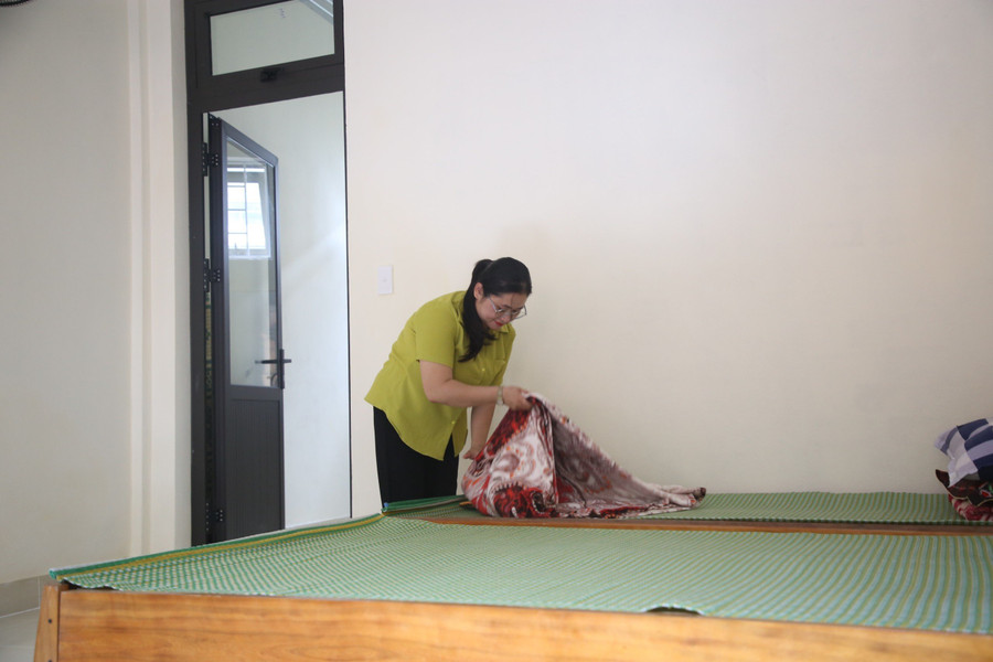 Phòng ở thoáng mát, rộng rãi giúp giáo viên điểm trường Trại Cá yên tâm công tác. Phòng ở thoáng mát, rộng rãi giúp giáo viên điểm trường Trại Cá yên tâm công tác.