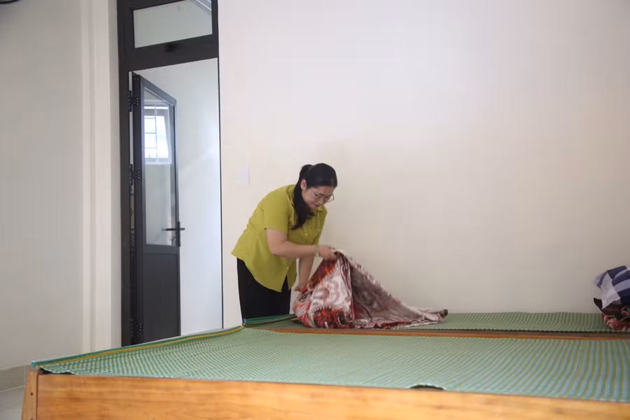 Phòng ở thoáng mát, rộng rãi giúp giáo viên điểm trường Trại Cá yên tâm công tác.