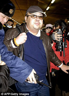 Kim Jong Nam làm tổn hại danh tiếng gia đình Kim Jong Un thế nào? - Ảnh 2 Kim Jong Nam lam ton hai danh tieng gia dinh Kim Jong Un the nao? - Anh 2