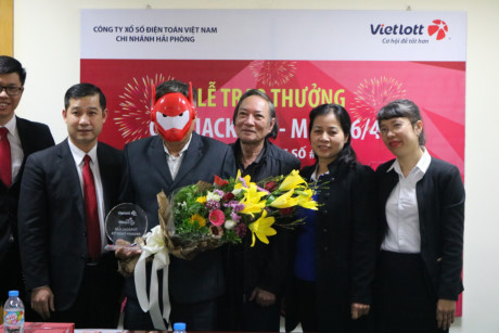Vietlott đã trao giải Jackpot hơn 10 tỷ đồng tại Quảng Ninh - Ảnh 1 Vietlott da trao giai Jackpot hon 10 ty dong tai Quang Ninh - Anh 1
