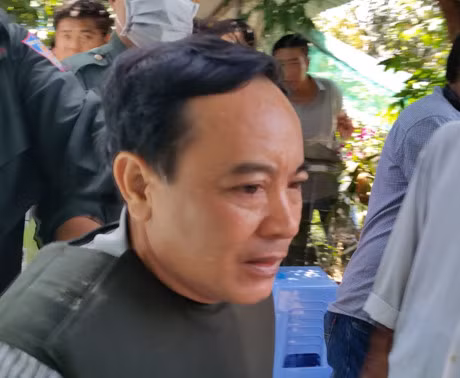 Truong phong Tu phap huyen bi cap duoi dam thung bung - Anh 1