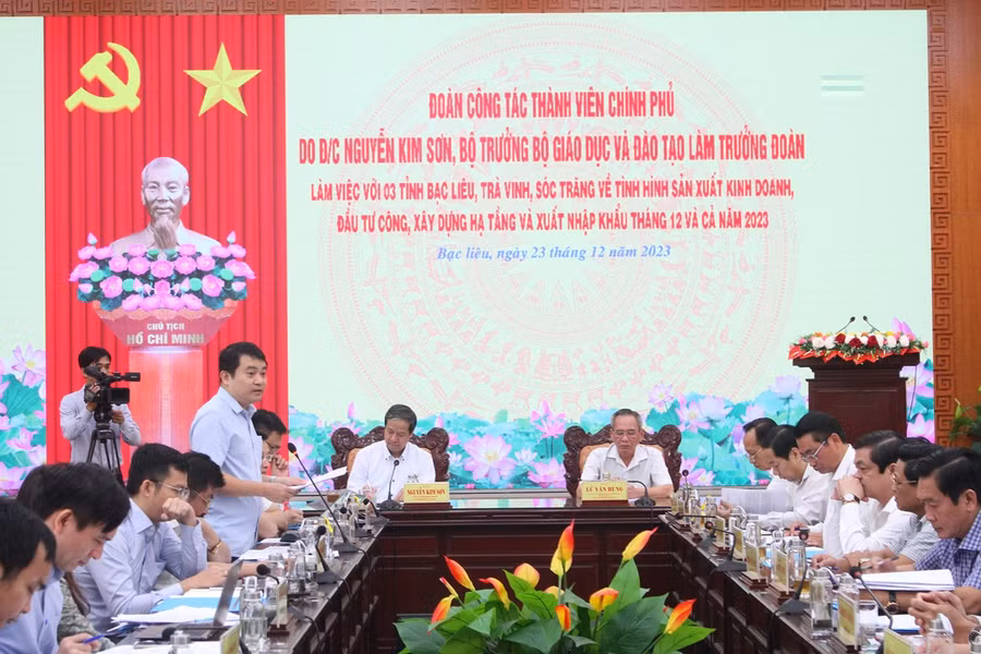 Quang cảnh buổi làm việc.